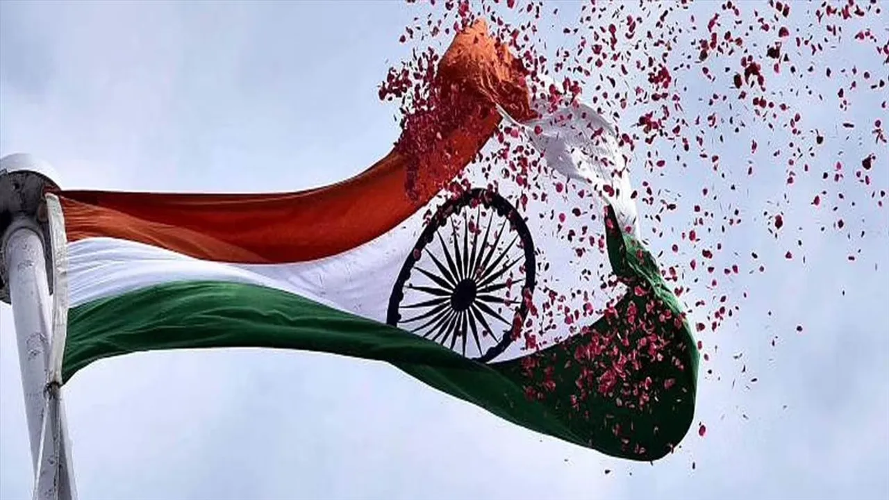 ঘরে ঘরেই নয়, প্রোফাইল পিকচারেও থাকতে হবে ইন্ডিয়ান ফ্ল্যাগ!