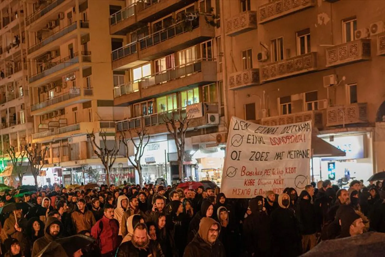 ট্রেন দুর্ঘটনার প্রতিবাদে গ্রিসের রেলকর্মীদের ধর্মঘট