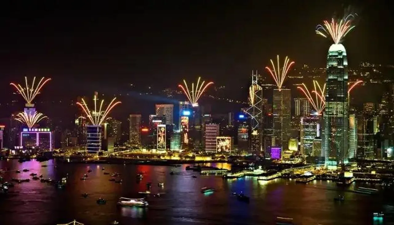 আসতবাজি-গানে বর্ষবরণ হংকং থেকে উত্তর কোরিয়ায়