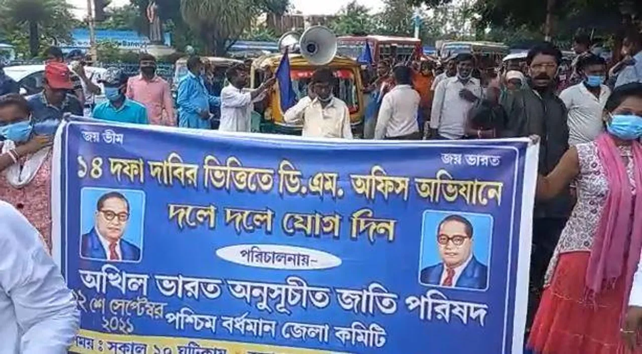 মাসিক অনুদান থেকে বঞ্চিত  নিম্ন সমাজের মহিলারা