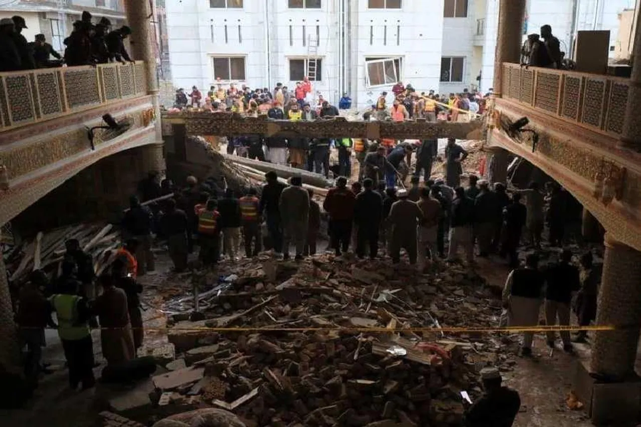 পেশোয়ার বোমা বিস্ফোরণে আরো বৃদ্ধি পেয়েছে মৃতের সংখ্যা