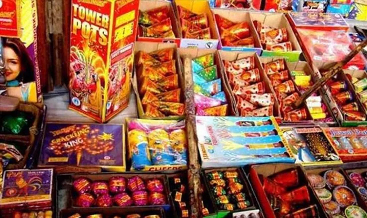 কালীপুজোর আগে সীমান্ত থেকে উদ্ধার শব্দবাজি, গ্রেফতার ১