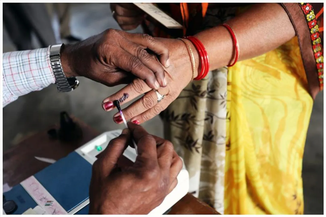 ব্যালট বক্সে থাকতে পারে কিউ আর কোড!