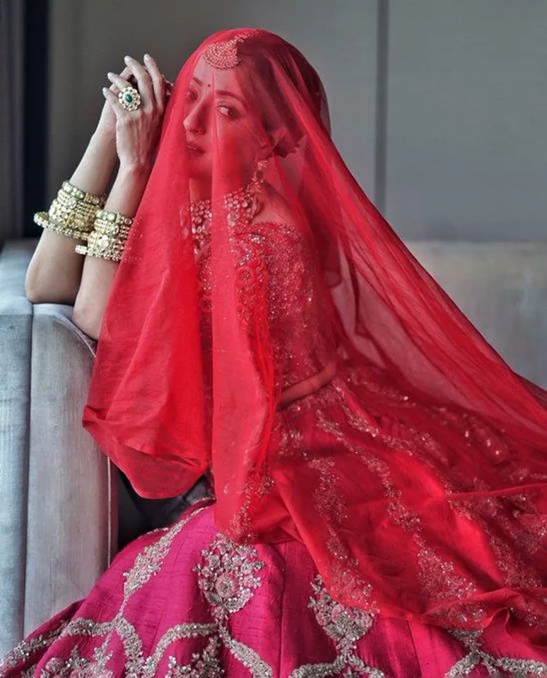 কনে সাজে ধরা দিলেন রাইমা