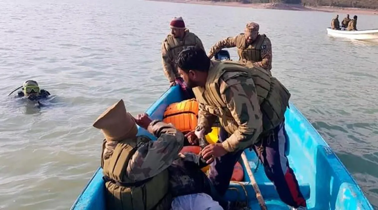 পাকিস্তানে নৌকাডুবিতে নিহতের সংখ্যা বেড়ে ৫১