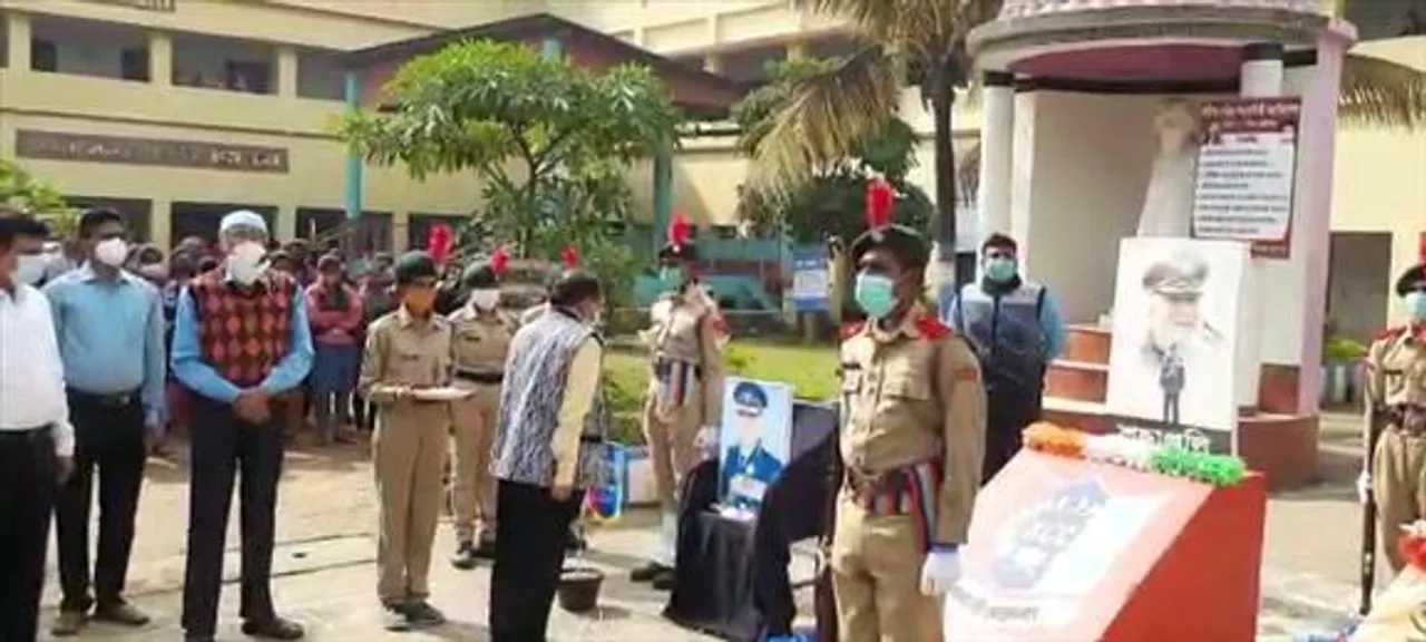 প্রয়াত সেনা কর্মীদের শ্রদ্ধাজ্ঞাপন ঘাটাল মহাবিদ্যালয়ের