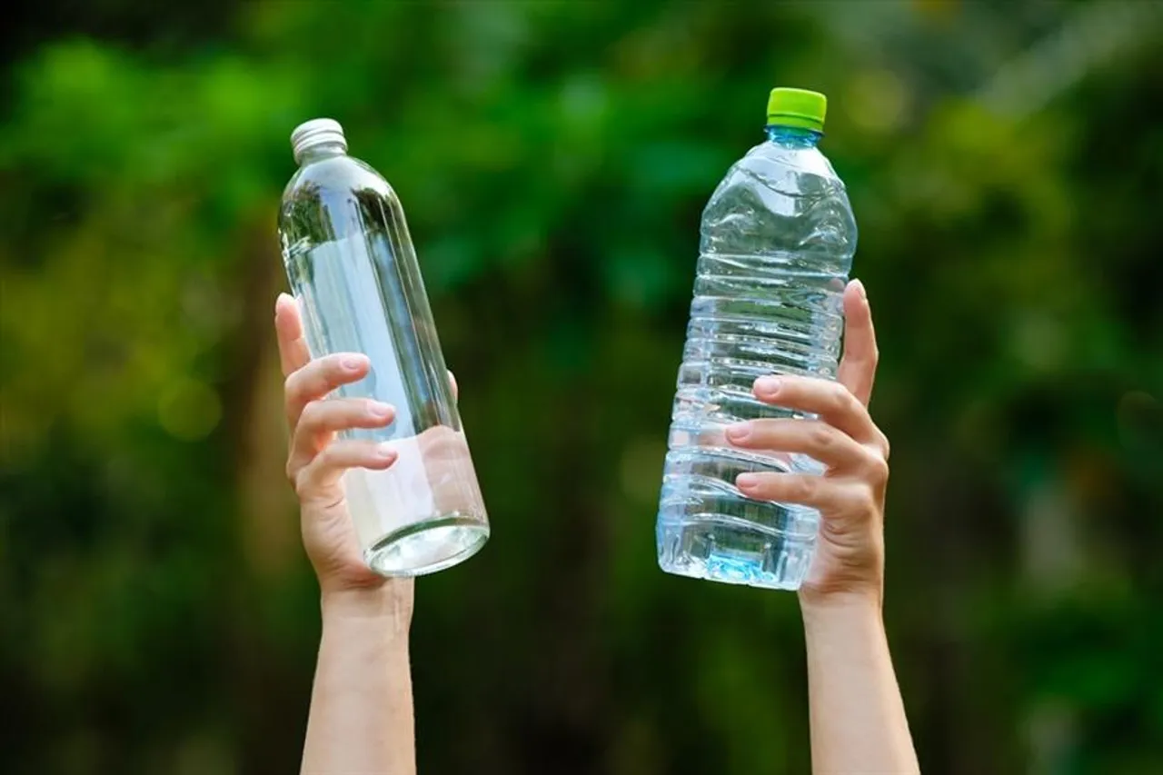 প্লাস্টিকের বোতলে জল খেলে হতে পারে এই সমস্যা গুলি