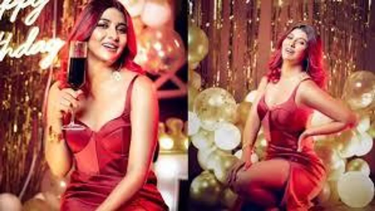 মিমি-অনিন্দ্যর সঙ্গে জমিয়ে জন্মদিন পার্নোর