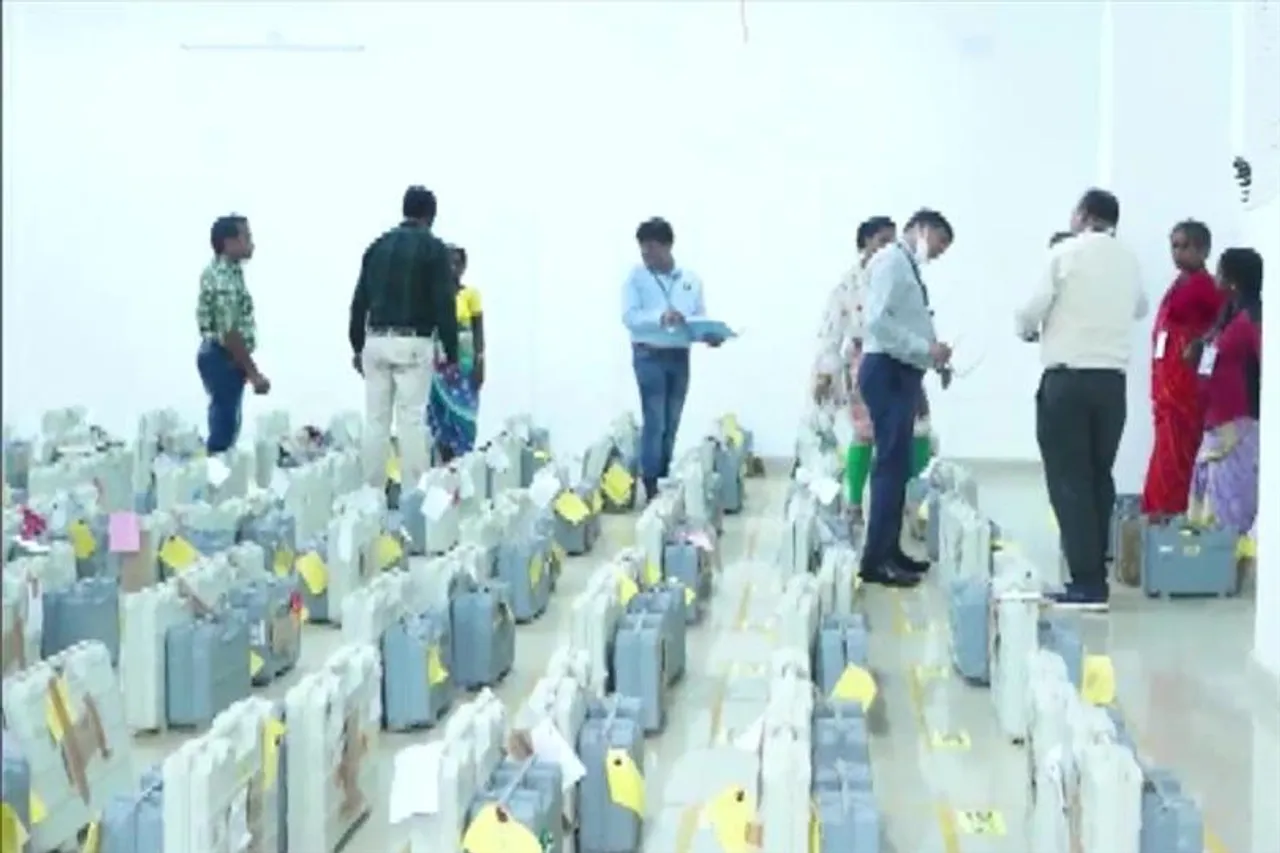 কড়া নিরাপত্তার মধ্যে চলছে ভোট গণনা প্রক্রিয়া