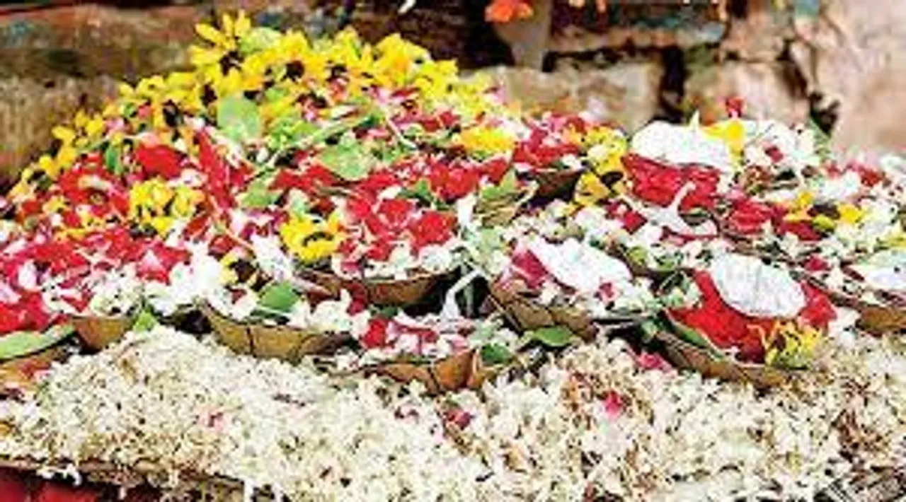 নষ্ট হচ্ছে ফুল, আগুন দাম বাজারে