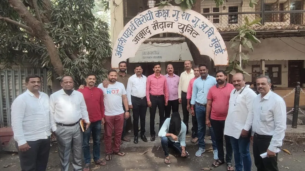 ১৬ লাখ টাকার মাদক সমেত গ্রেফতার দুই ব্যবসায়ী