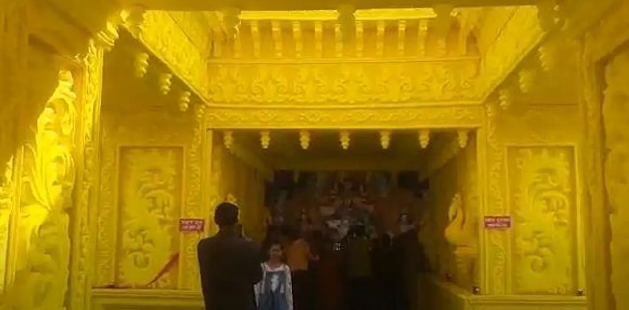 মন্ডপ সজ্জায় জয়পুরের মন্দিরের আদল