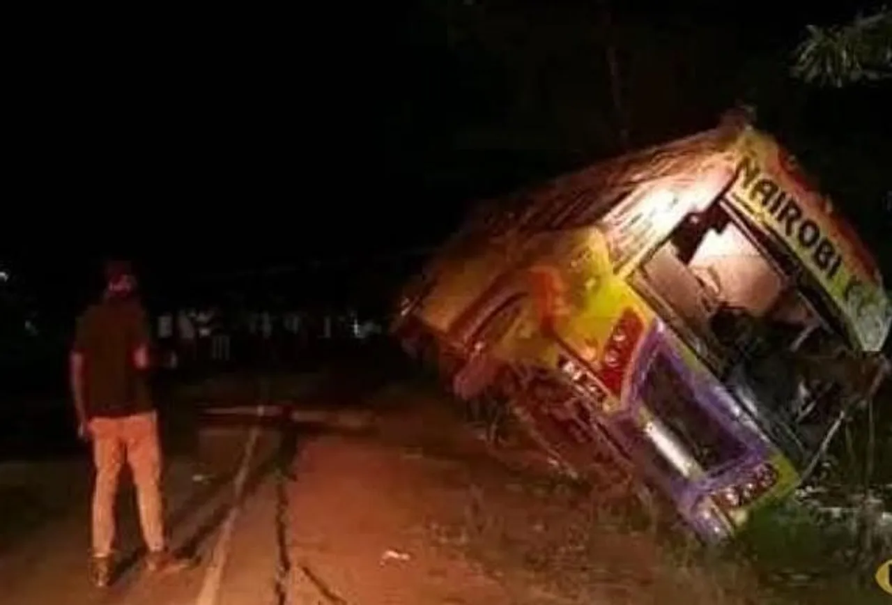 কেনিয়া-উগান্ডা সীমান্তের কাছে বাস দুর্ঘটনায় ২১ জন নিহত