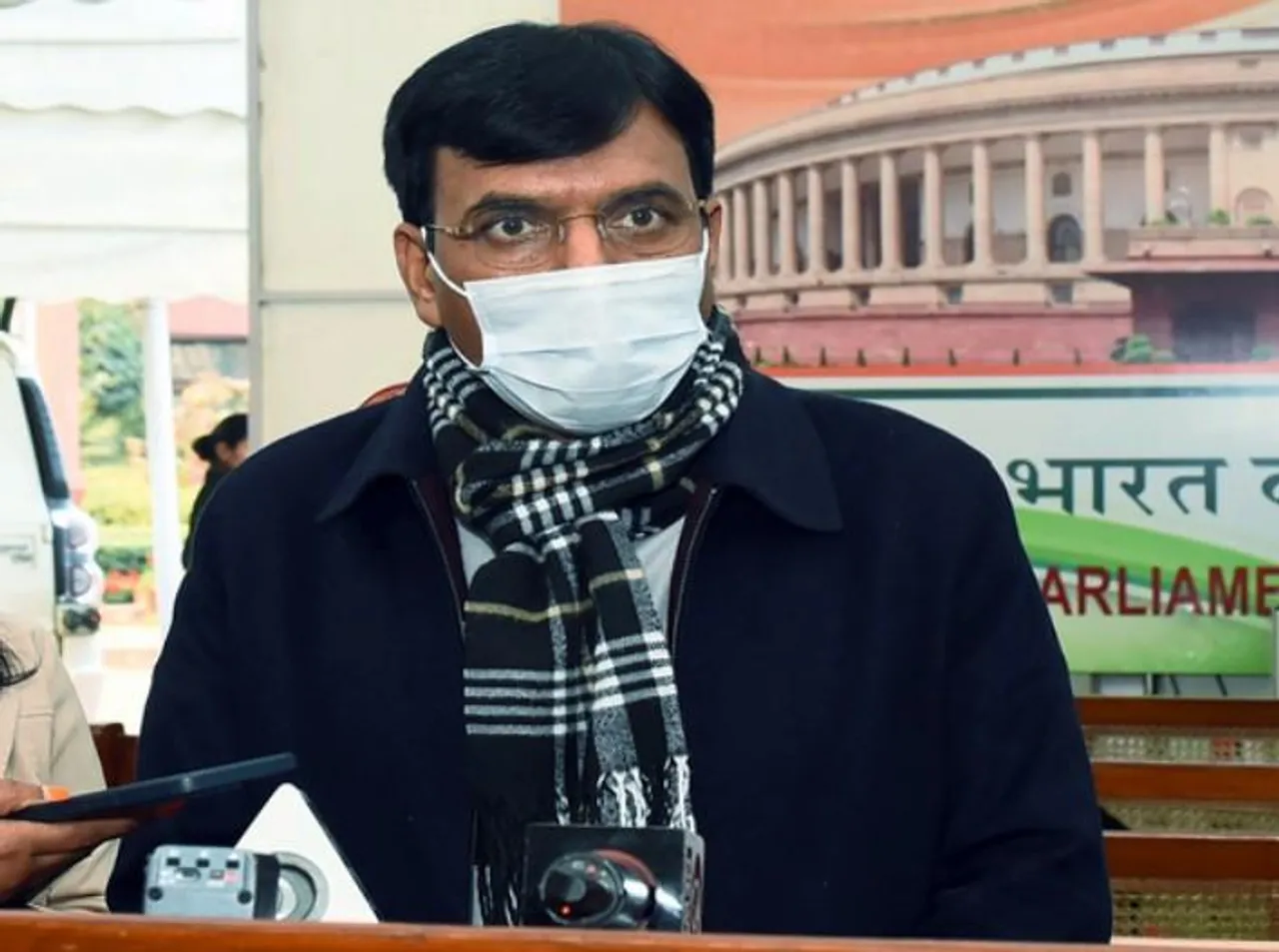 কোভিড-১৯ নিয়ে আজ রাজ্যের স্বাস্থ্যমন্ত্রীদের সঙ্গে ভার্চুয়াল বৈঠক করবেন মনসুখ মাণ্ডব্য