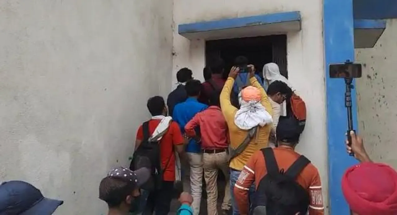 কাজী নজরুল বিশ্ববিদ্যালয়ে বিক্ষোভ ঘিরে উত্তেজনা, আত্মহত্যার চেষ্টা এক ছাত্রের