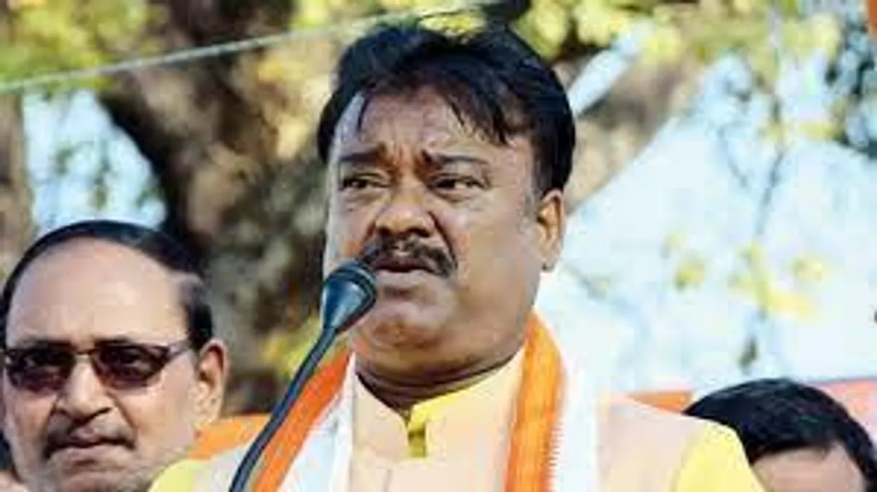 সাইকেলে চেপে সিঙ্গুর থেকে কলকাতায় বেচারাম মান্না