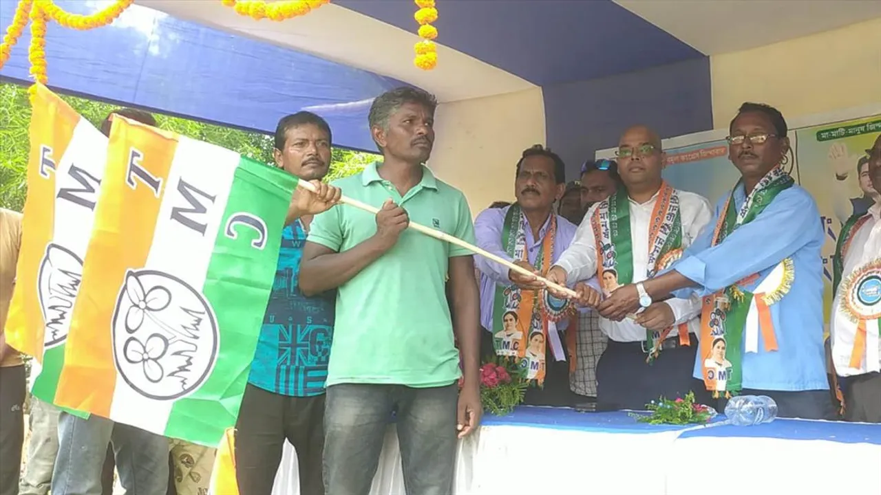 বিজেপি - সিপিএম ছেড়ে তৃণমূলে যোগ দিল প্রায় ১৫০ পরিবার