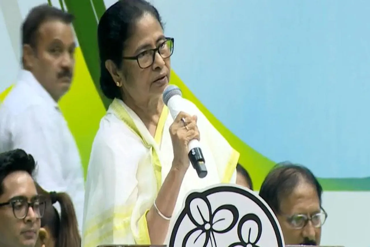 'দেশে বুলেট ট্রেনের থেকেও বেশি মিথ্যাচার চলছে'