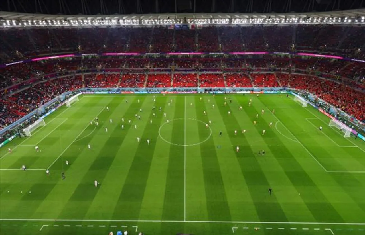 মার্কিন যুক্তরাষ্ট্র বনাম ওয়েলস: খালি আসন কিন্তু কিকঅফের আগে প্রচুর শব্দ