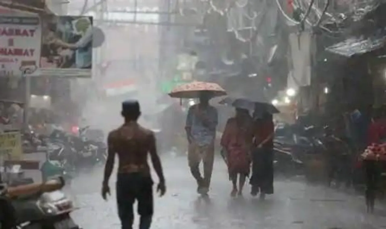 ভারী বৃষ্টির আবহে দুর্যোগের সম্ভাবনা বঙ্গে, জারি সতর্কতা