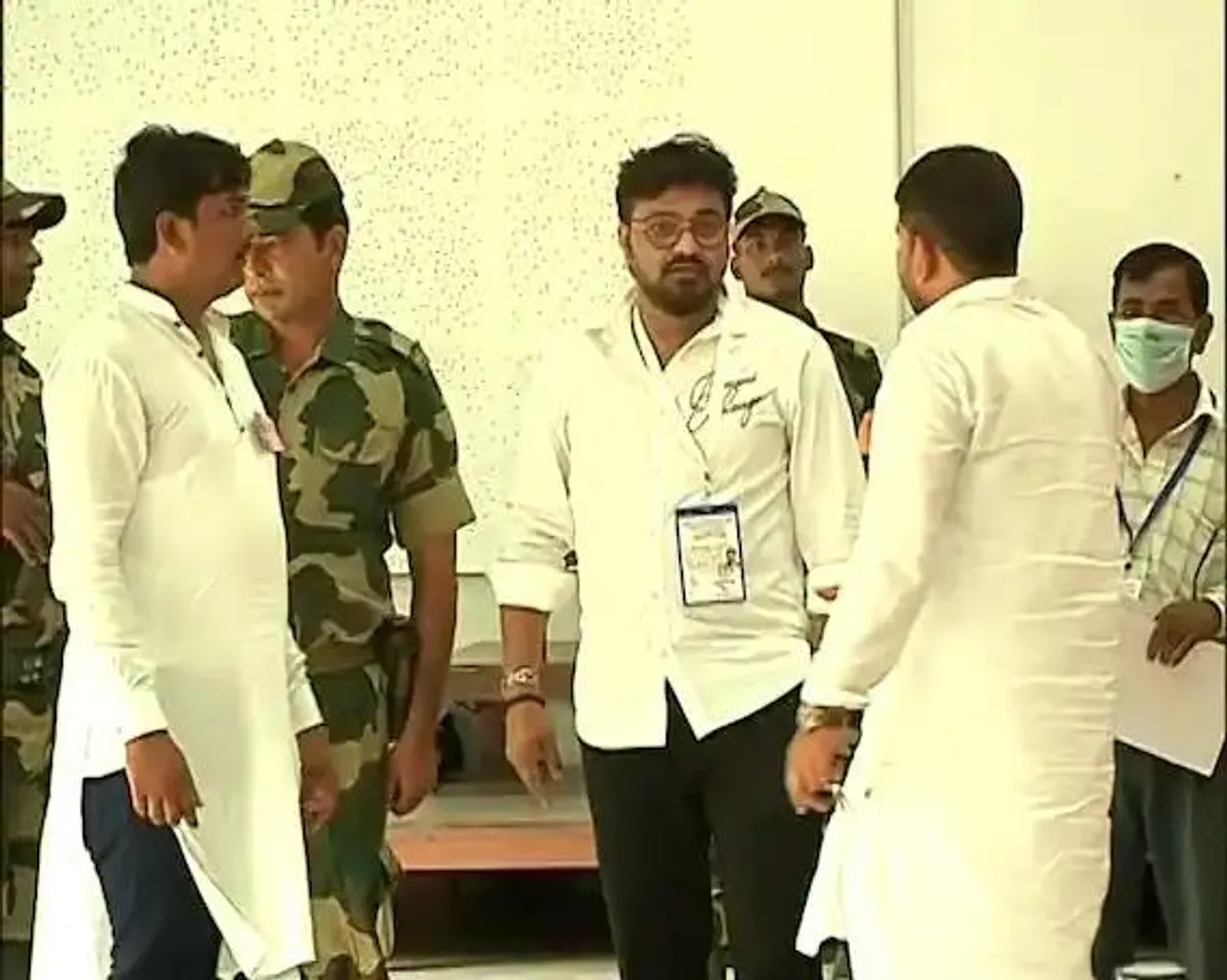 সাউথ পয়েন্ট স্কুলে বাবুলকে বাধা