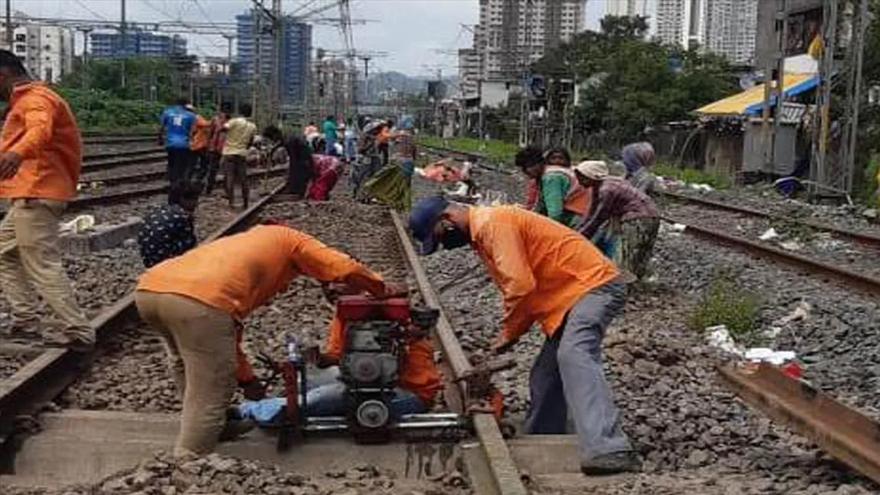 মুম্বইয়ের দুটি স্টেশনের মধ্যে পাঁচ ঘণ্টার জাম্বো ব্লকের ঘোষণা রেলের