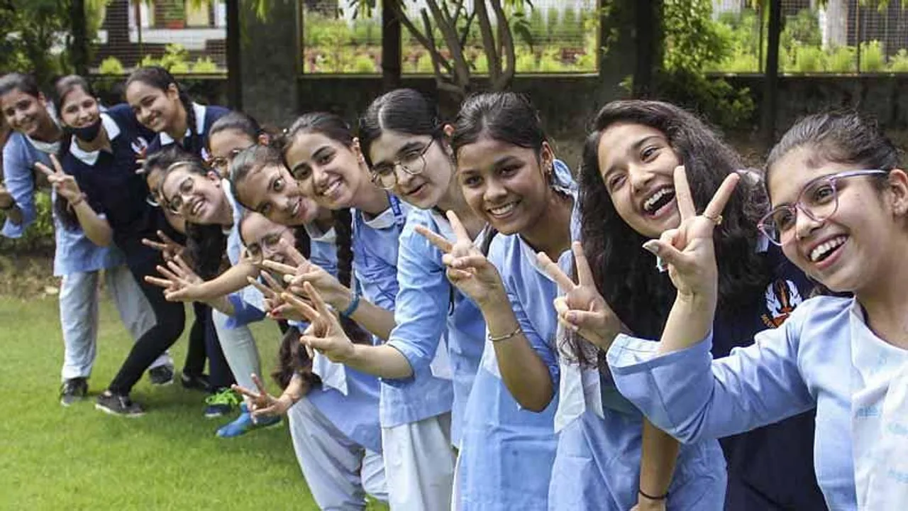 বড় ঘোষণা বোর্ডের