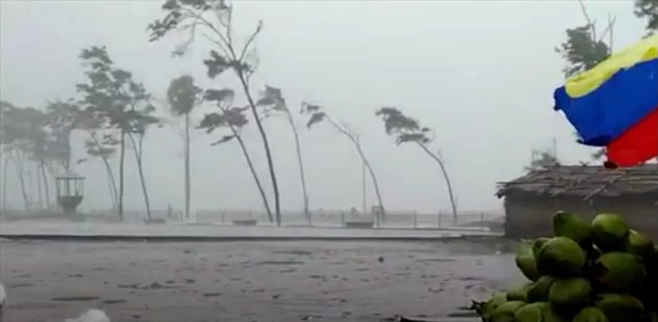 দীঘায় শুরু হল মুষলধারে বৃষ্টি, দেখুন ভিডিও