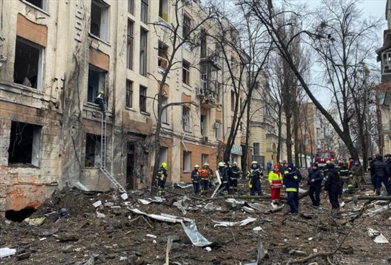 খারকিভে ক্ষেপণাস্ত্র হামলায় আহত ৫