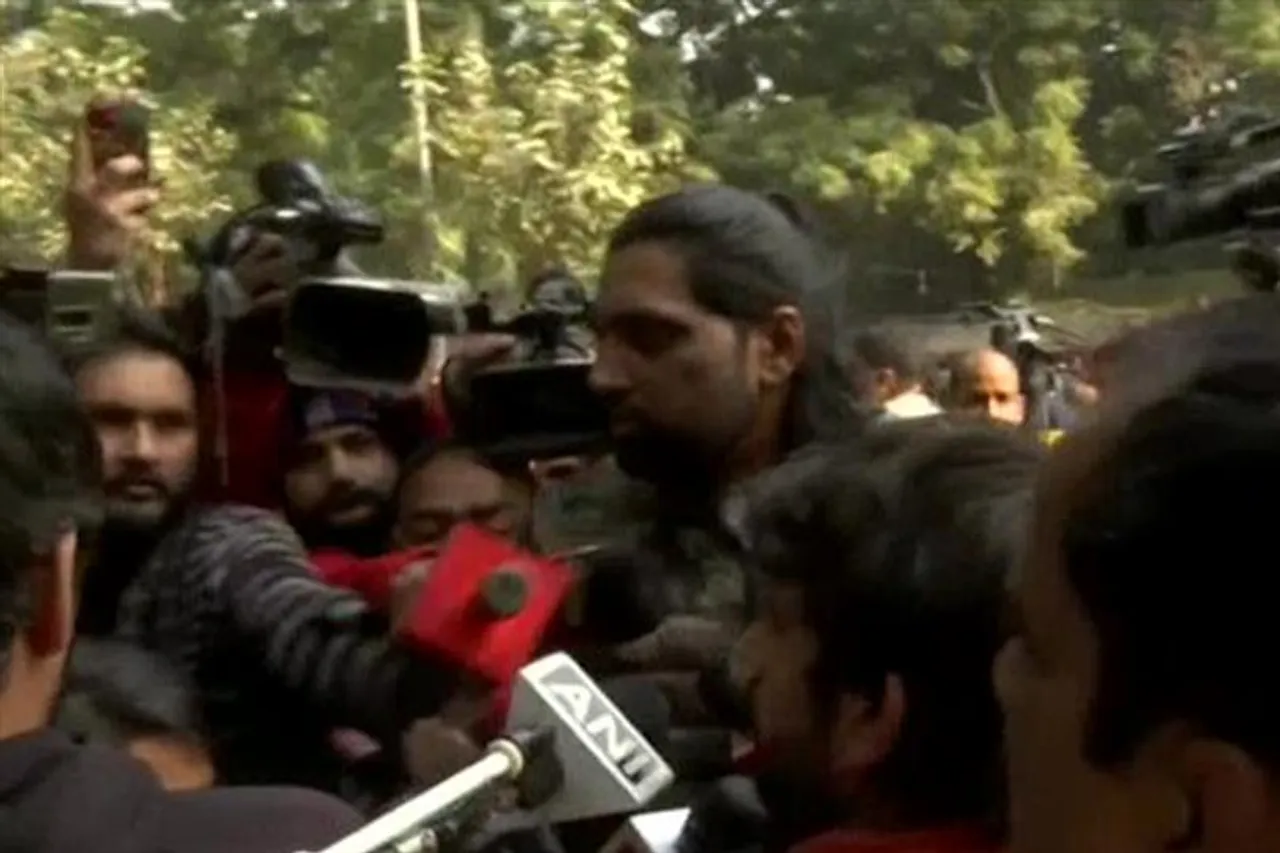 কেন্দ্রীয় ক্রীড়া মন্ত্রকের অফিসে পৌঁছলেন কুস্তিগীররা