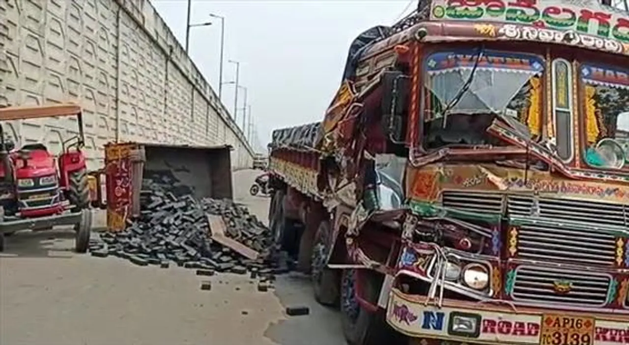 দুর্গাপুরে জাতীয় সড়কে দুর্ঘটনা, দেখুন ভিডিও