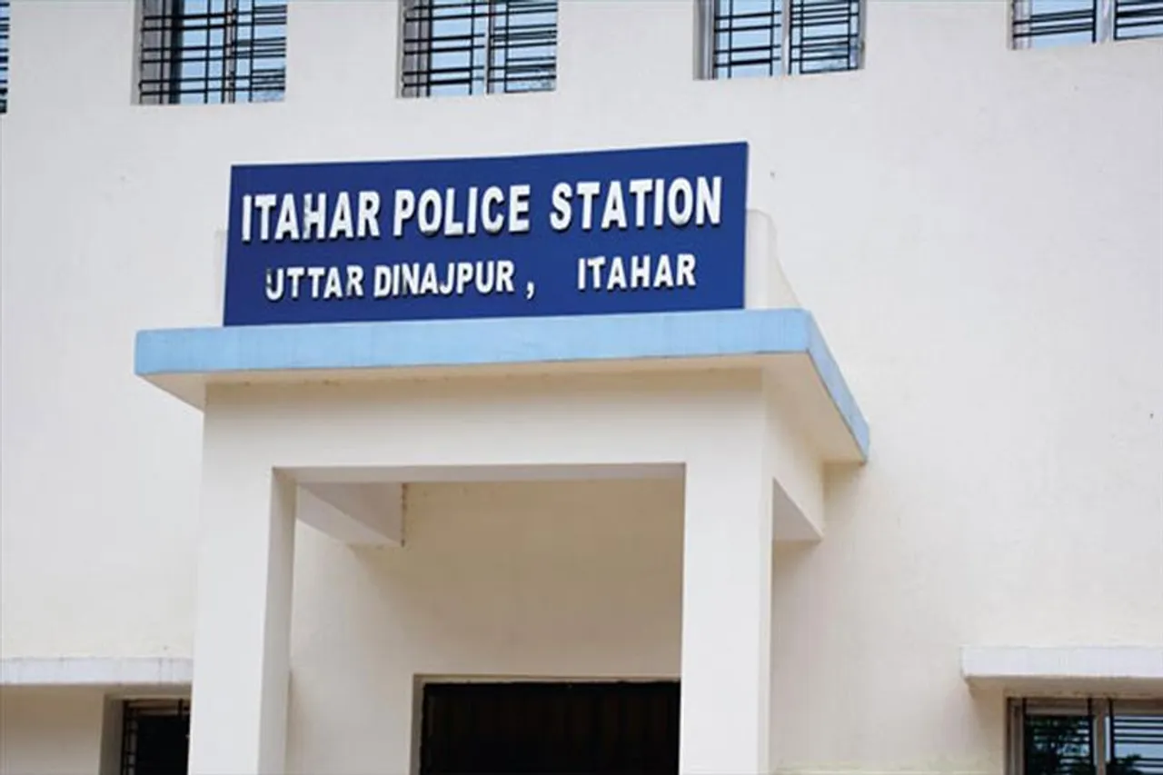 আবাস তালিকা থেকে স্ত্রীর নাম বাদ দিয়ে নজর কাড়লেন পঞ্চায়েত সদস্য