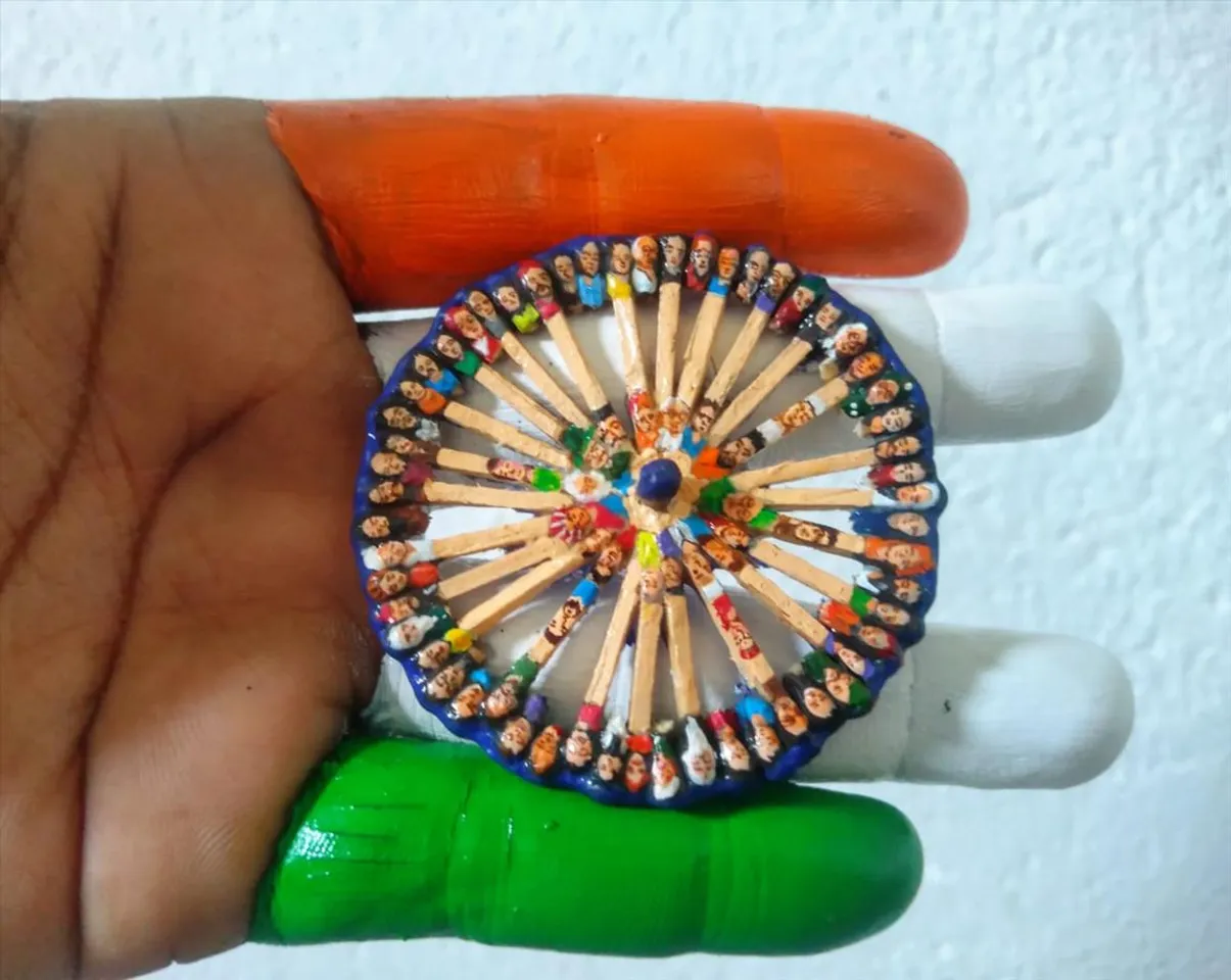 ৭৫ জন স্বাধীনতা সংগ্রামীর প্রতিকৃতি দিয়ে অভিনব অশোক চক্র