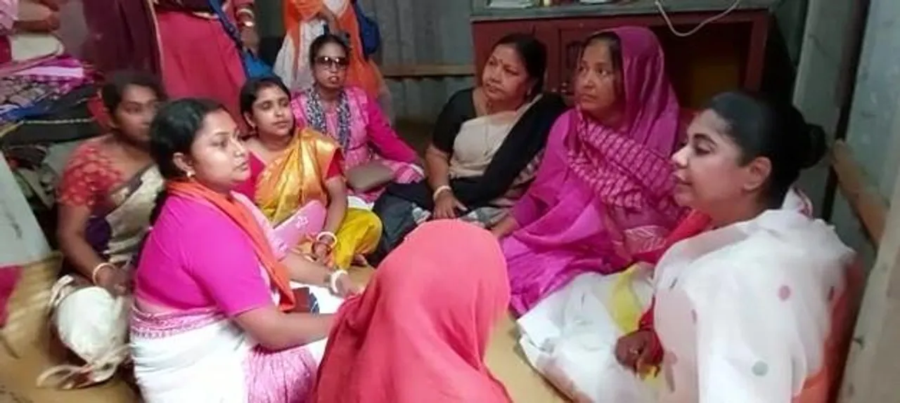 পিংলায় নির্যাতিতার বাড়িতে দেখা করতে এলেন বিজেপি নেত্রী ভারতী ঘোষ সহ অনান্যরা