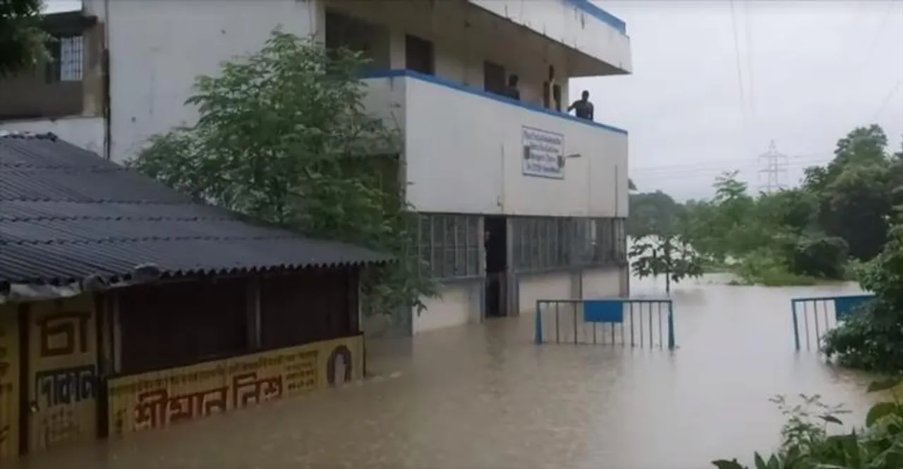 ডেবরা এসডিপিও অফিস জলমগ্ন, দেখুন লাইভ।