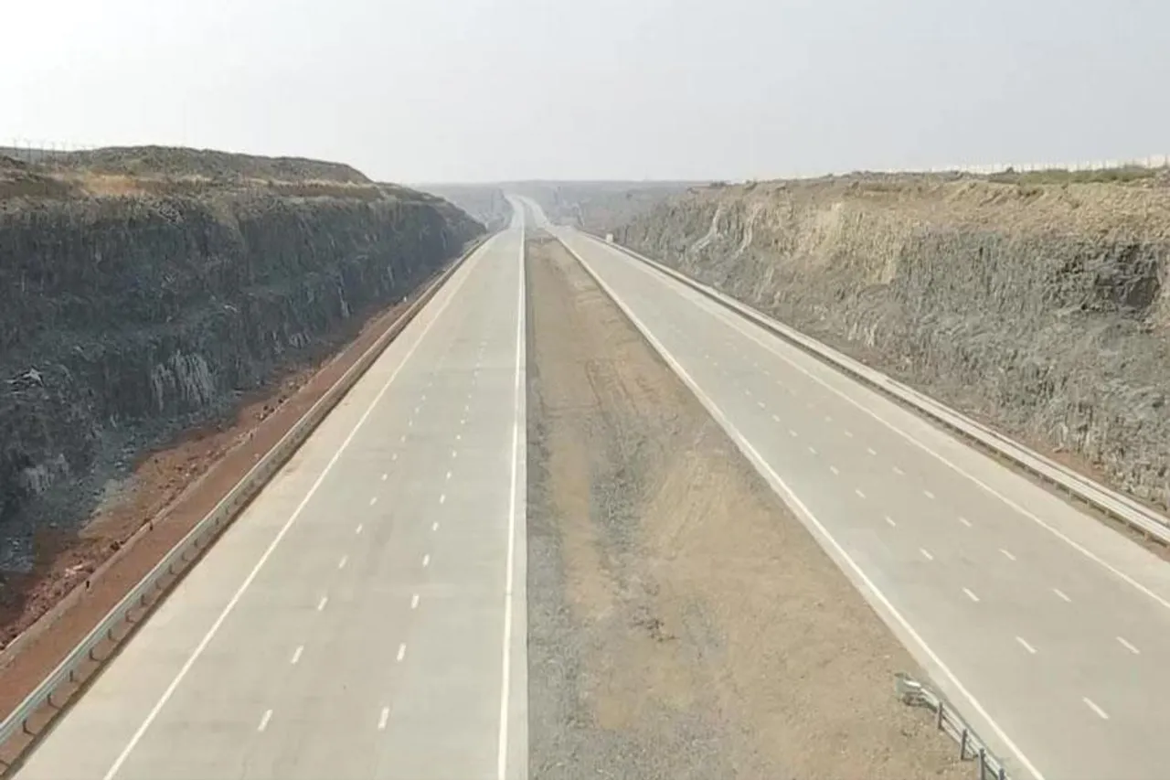 বন্যপ্রাণী চলাচলের জন্য নির্মিত হচ্ছে এক্সপ্রেসওয়ে