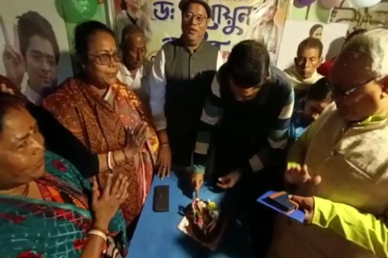 ৬১ বছরে পা দিলেন ডেবরার বিধায়ক ডঃ হুমায়ুন কবীর