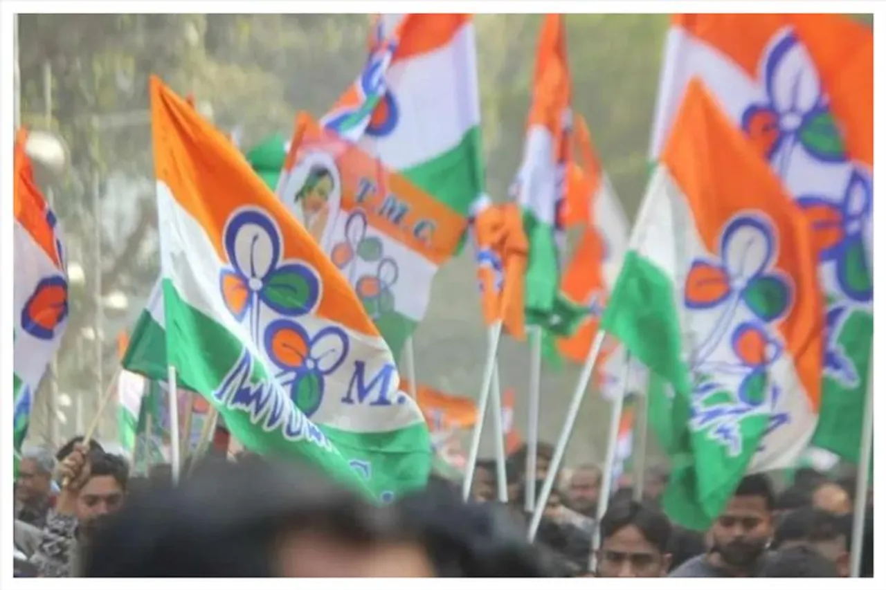 দুর্নীতিতে মন্ত্রীর স্ত্রীর নাম! তোলপাড় হচ্ছে জেলা