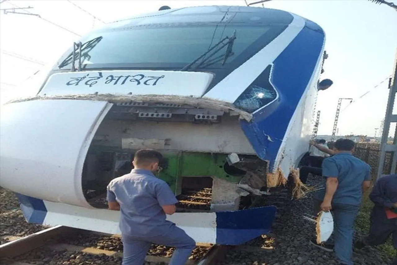 ফের গবাদি পশুকে ধাক্কা মারল বন্দে ভারত এক্সপ্রেস, দুমড়ে-মুচড়ে গেল ট্রেনের একাংশ