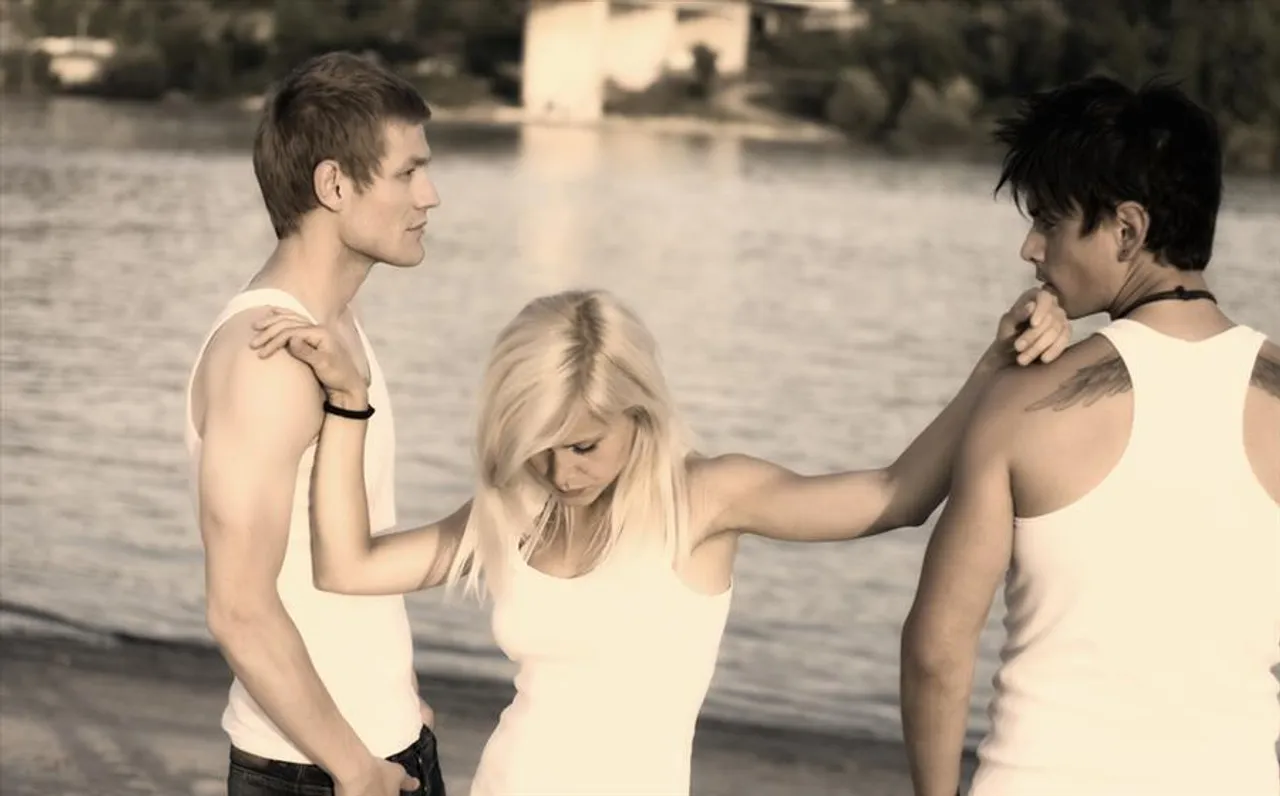 পর-পুরুষের প্রতি ঝোঁক!