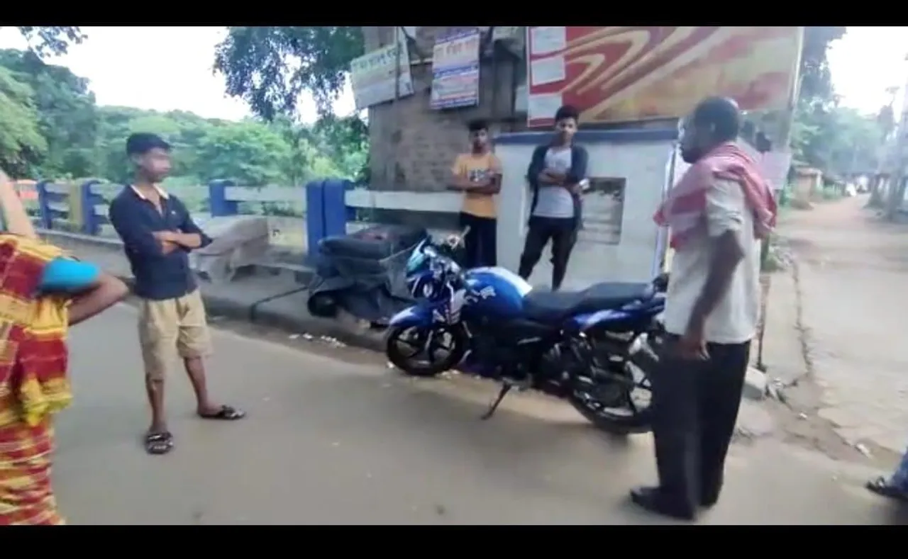 বাইক চোর সন্দেহে দুই যুবককে জিজ্ঞাসাবাদ, তারপর...