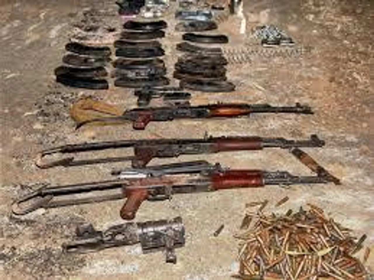 ফের দক্ষিণ ২৪ পরগনা থেকে আগ্নেয়াস্ত্র উদ্ধার, গ্রেফতার ২