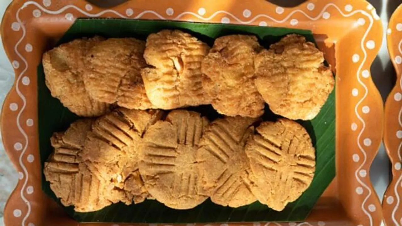 ছট পুজোর আগে জেনে নিন ঠেকুয়া বানানোর রেসিপি