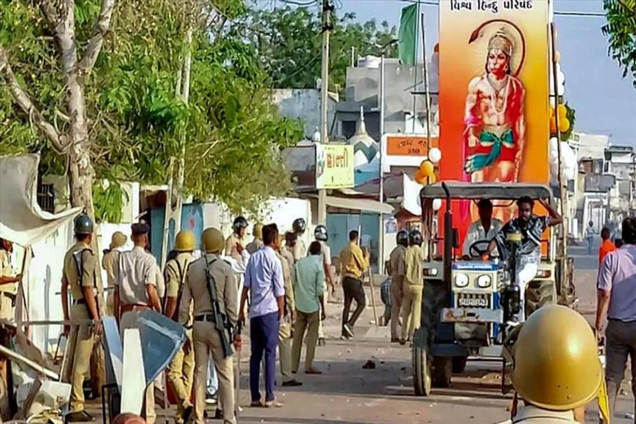 ইফতারের সময়ে দুই গোষ্ঠীর মধ্যে সংঘর্ষ, অশান্ত গুজরাট