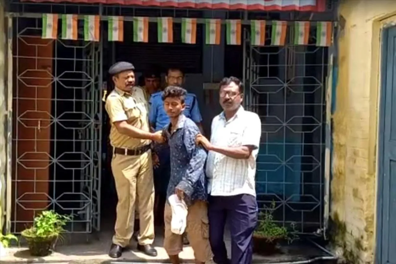 চুরি যাওয়া ল্যাপটপ সহ গ্রেফতার এক যুবক