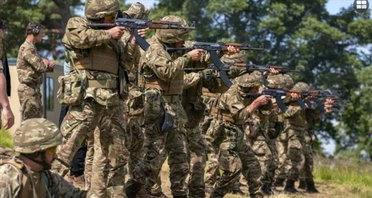 দক্ষিণাঞ্চল পুনর্দখলে শক্তিশালী সেনাবাহিনী গড়ে তুলবে ইউক্রেন