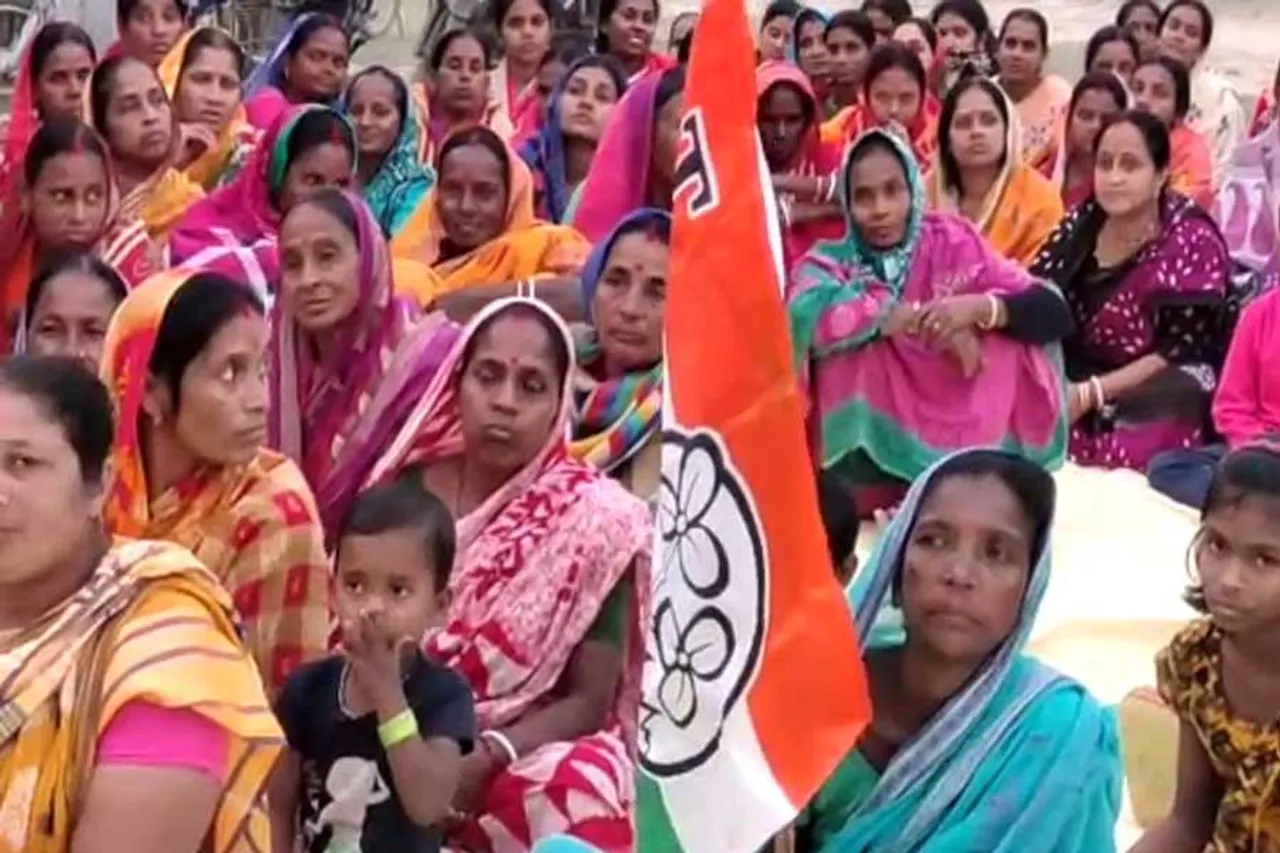 মহিলা তৃণমূল কংগ্রেসের উদ্যোগে 'চলো গ্রামে যাই' কর্মসূচির আয়োজন