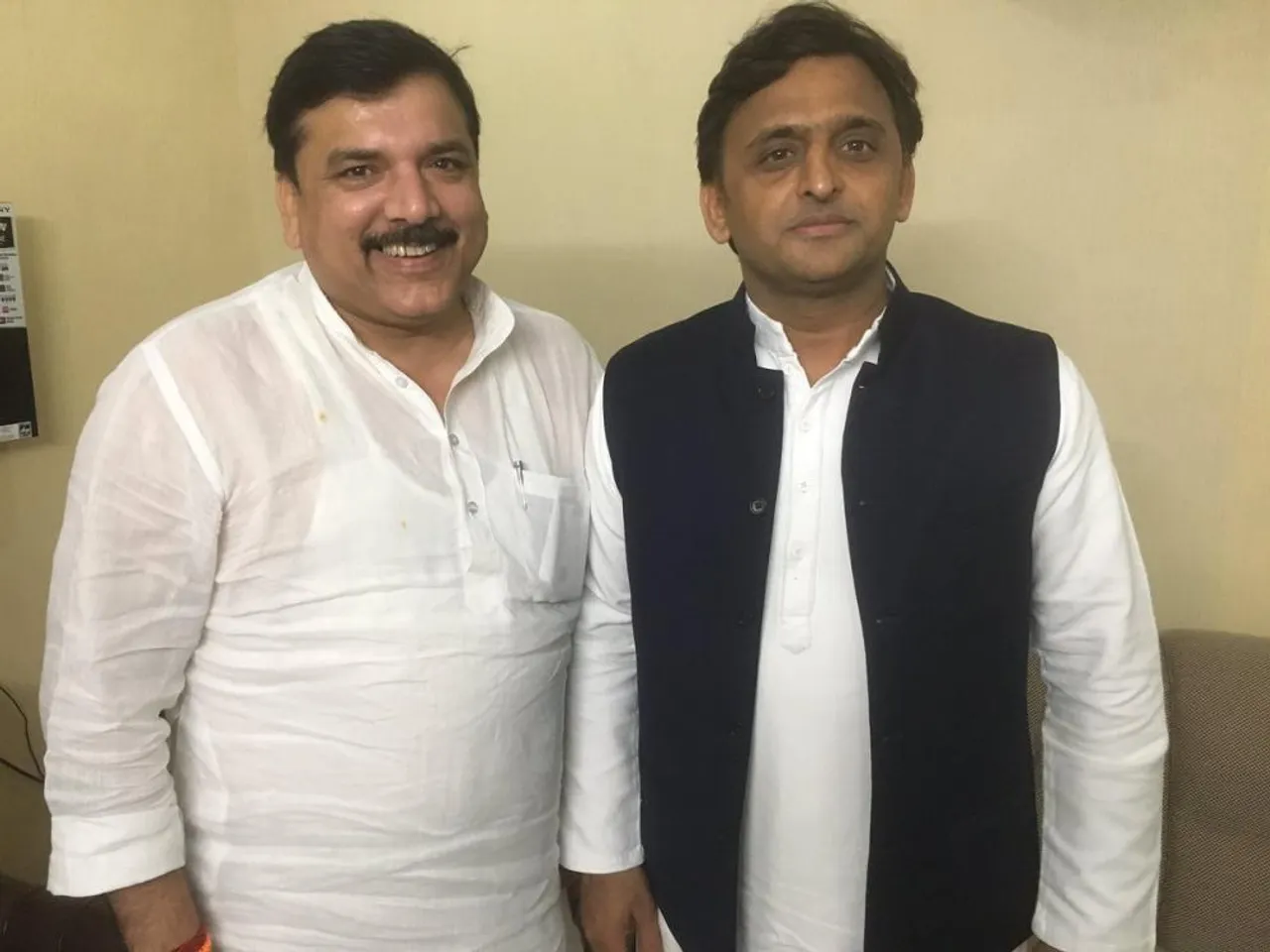 অখিলেশ যাদবের সঙ্গে আপ নেতা সঞ্জয় সিংয়ের বৈঠক ঘিরে জোট জল্পনা