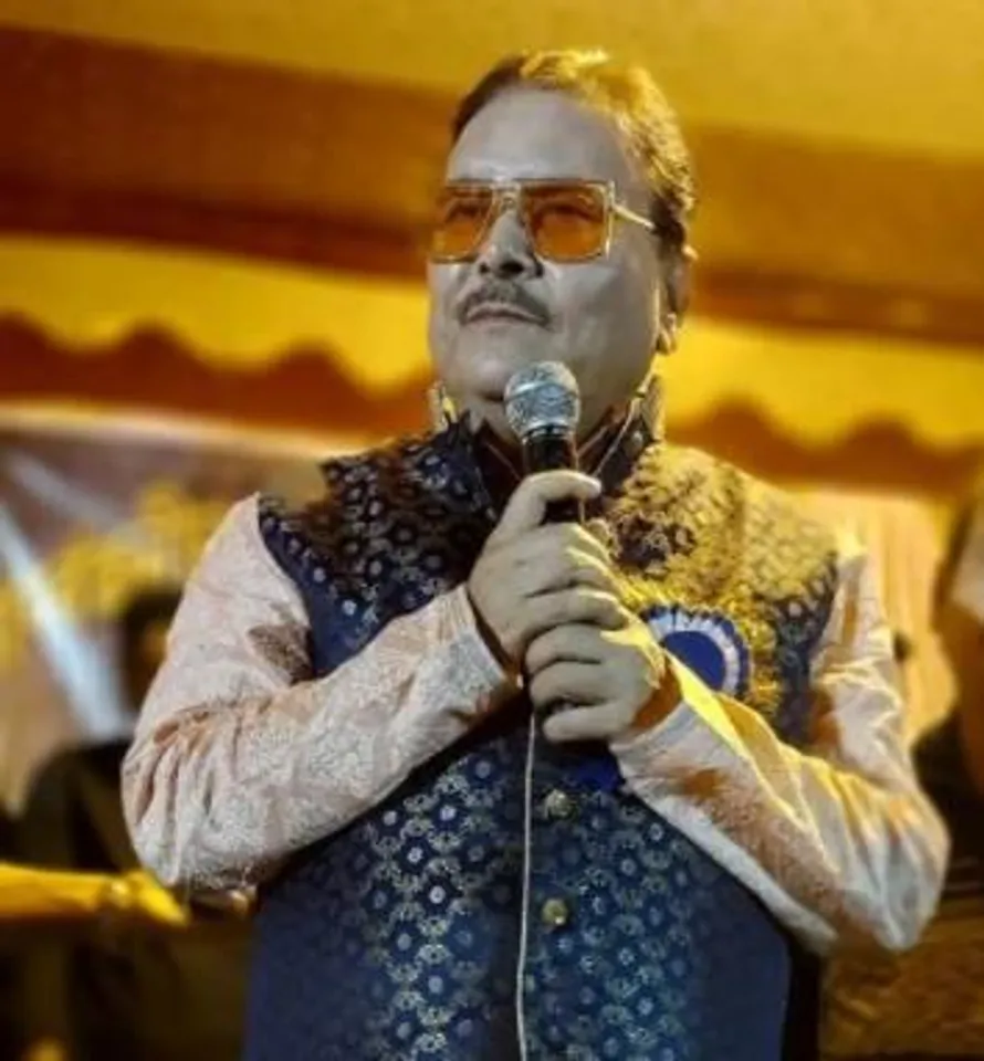 মডেলদের সঙ্গে ফ্যাশন শোতে হাঁটলেন মদন মিত্র