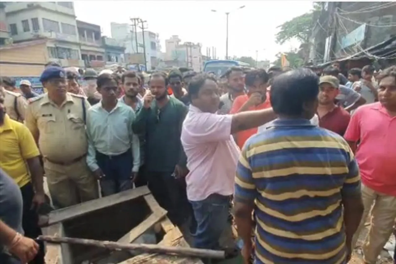 হকার উচ্ছেদ নিয়ে বাড়ছে অসন্তোষ